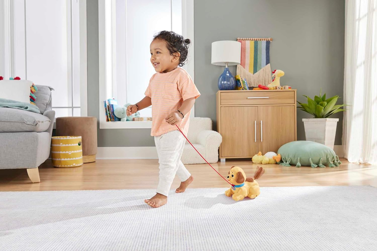 FISHER-PRICE Lil' Snoopy piesek do ciągnięcia 12 m+