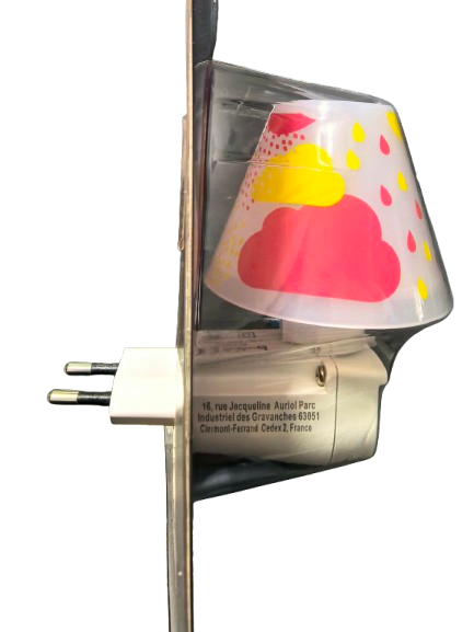 BADABULLE LED nočné svetlo do zásuvky, snímač tmy 7,5 x 11 cm