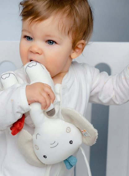 FEHN katoenen hanger met muziekdoosje voor ledikant, kinderwagen OLIFANT 20 cm