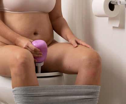FRIDA Mom steklenička za poporodno nego Peri 295 ml + etui