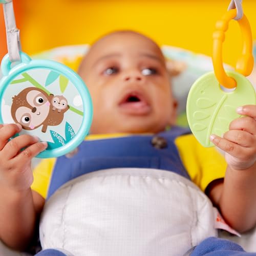 Bright Starts Safari Fun – dziecko w leżaczku przy zabawkach