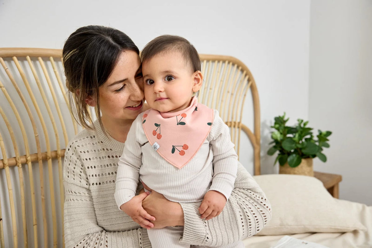 Lässig Happy Fruits Cherry bandana-haklapp med tryckknappar