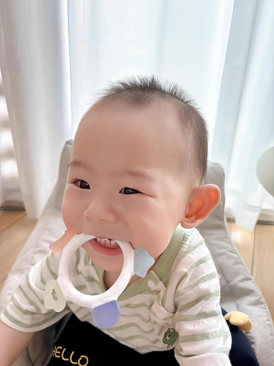 AKOLIK ultra miękki silikonowy gryzak masujący 9,5 cm 3 m+