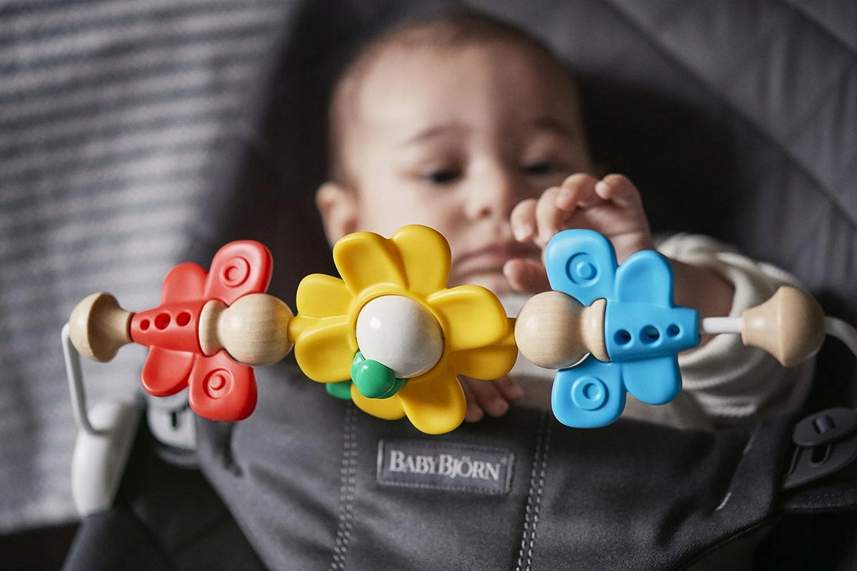 BABYBJORN Flying Friends dreveno-plastový oblúk k ležadlu 31 cm