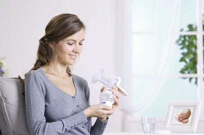 CHICCO Natural Feeling LAKTATOR RĘCZNY 150 ml, ręczny laktator z butelką i smoczkiem, biało-różowy