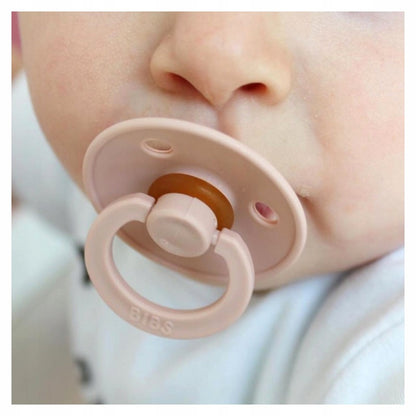 BIBS COLOUR GLOW Schnuller 2er-Pack Naturkautschuk 18-36 Monate LEUCHTEND