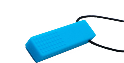 TILCARE Chew Chew beroligende bidering-halskæde 1,8 x 6,4 cm LILLA
