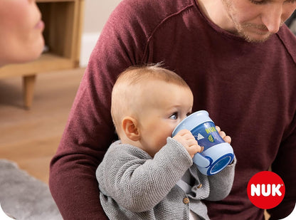 NUK Mini Magic Cup kubek niekapek świecący w ciemności 360° 160 ml 6 m+ w użyciu