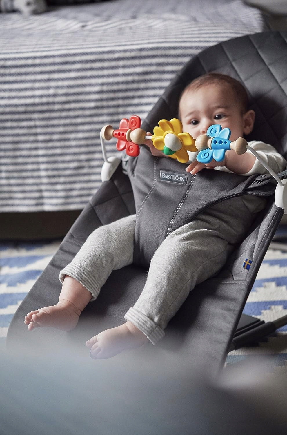 BABYBJORN Flying Friends dreveno-plastový oblúk k ležadlu 31 cm