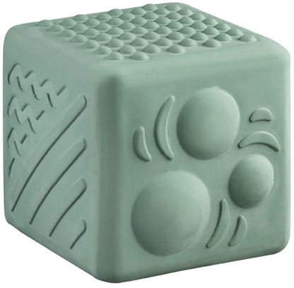 VULLI Cube gummikub med texturer för lek 7,3 cm GIRAFFEN SOPHIE