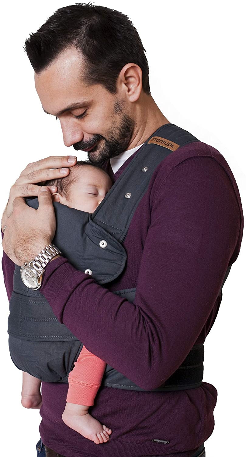 MARSUPI 2.0 nosidełko ergonomiczne S/M 3,5 - 15 kg, tata nosi śpiące niemowlę w nosidle