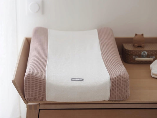BEABA pokrowiec na przewijak Sofalange, biało-różowy, 100% bawełna ekologiczna, miękki i certyfikowany OEKOTEX 1