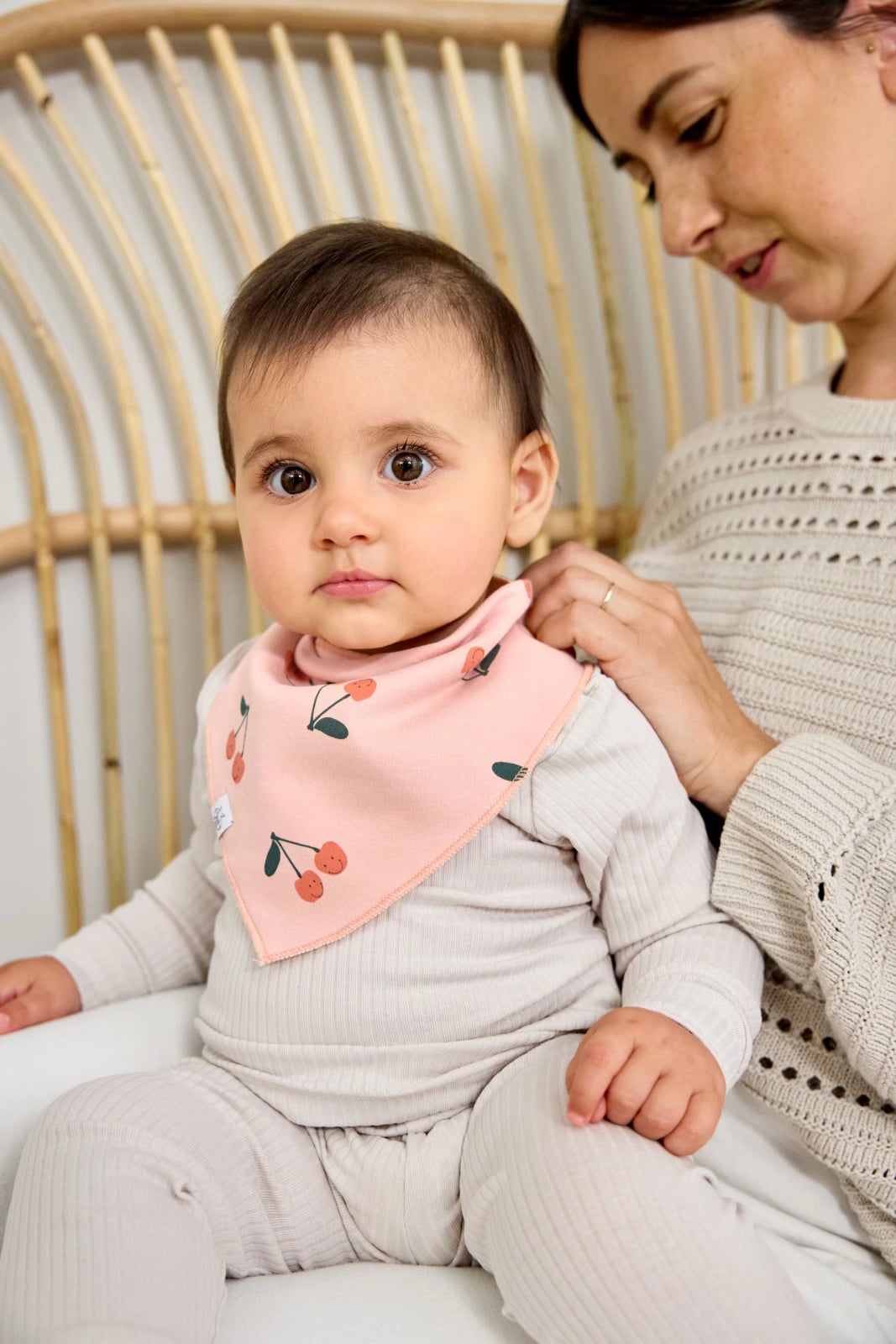 Lässig Happy Fruits Cherry bandana-haklapp med tryckknappar