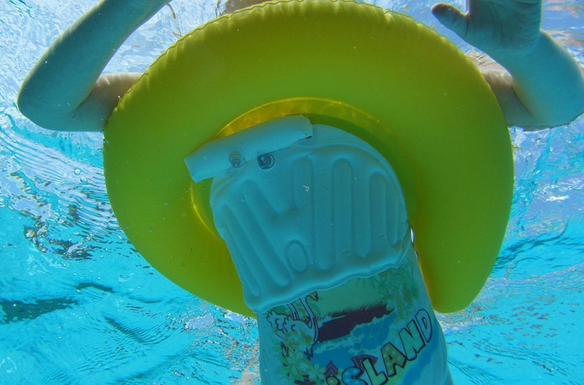 FREDS Swimtrainer kruh na učení plavání 4-8 let 20-36 kg